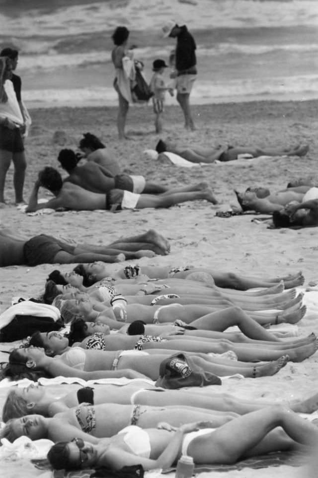 50+ Nostalgic Photos Of Teenage Girls Enjoying At Texas Beaches During The 1980s