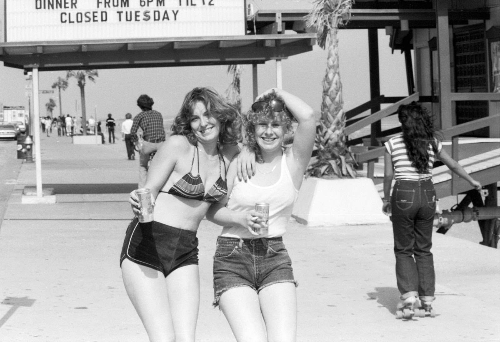 50+ Nostalgic Photos Of Teenage Girls Enjoying At Texas Beaches During The 1980s