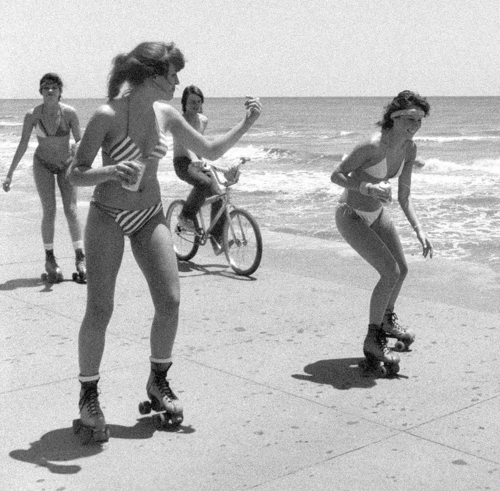 50+ Nostalgic Photos Of Teenage Girls Enjoying At Texas Beaches During The 1980s