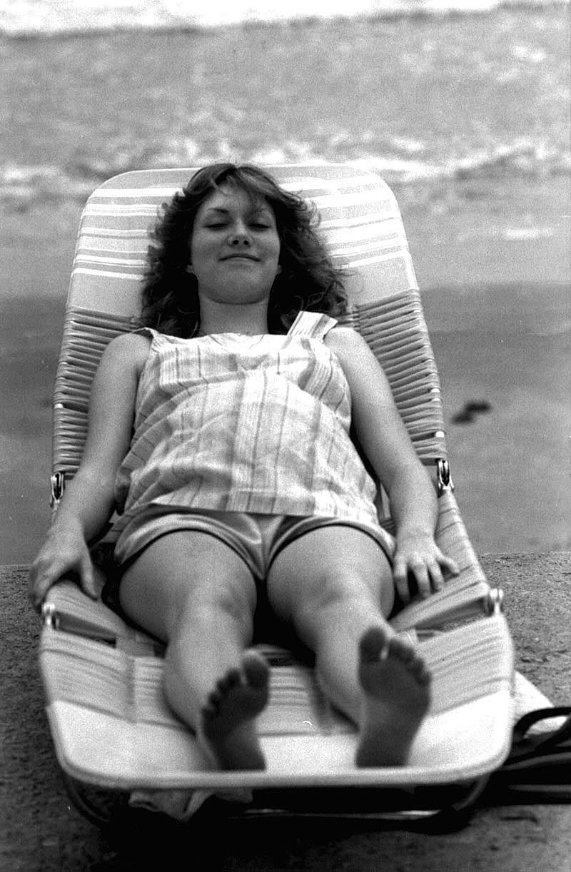 50+ Nostalgic Photos Of Teenage Girls Enjoying At Texas Beaches During The 1980s