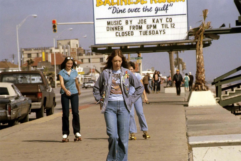 50+ Nostalgic Photos Of Teenage Girls Enjoying At Texas Beaches During The 1980s