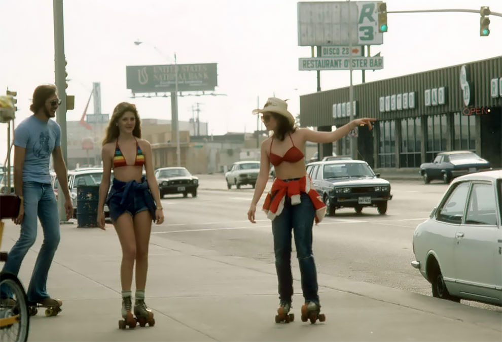 50+ Nostalgic Photos Of Teenage Girls Enjoying At Texas Beaches During The 1980s