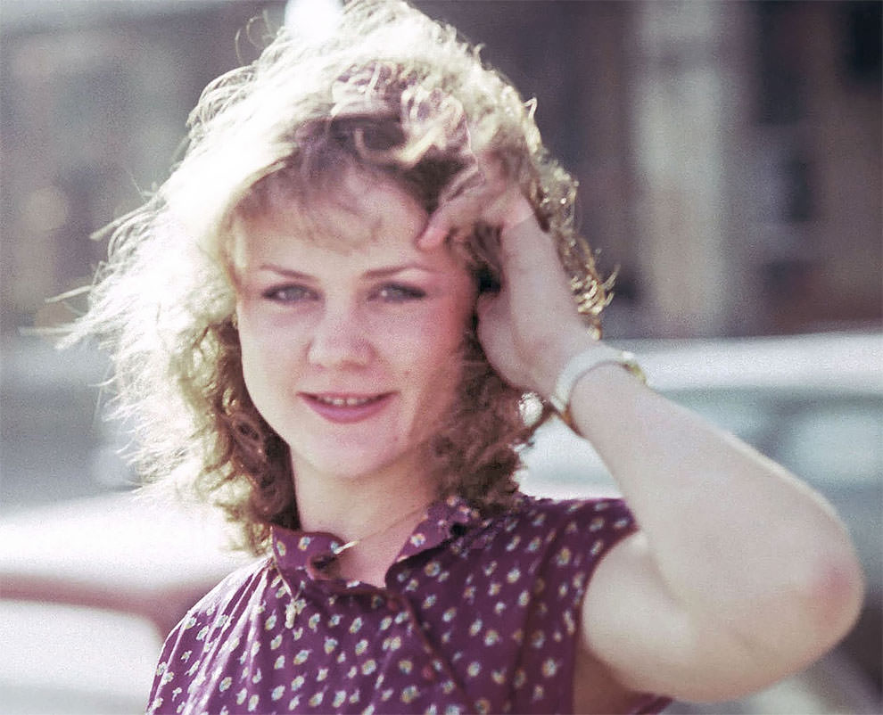 50+ Nostalgic Photos Of Teenage Girls Enjoying At Texas Beaches During The 1980s