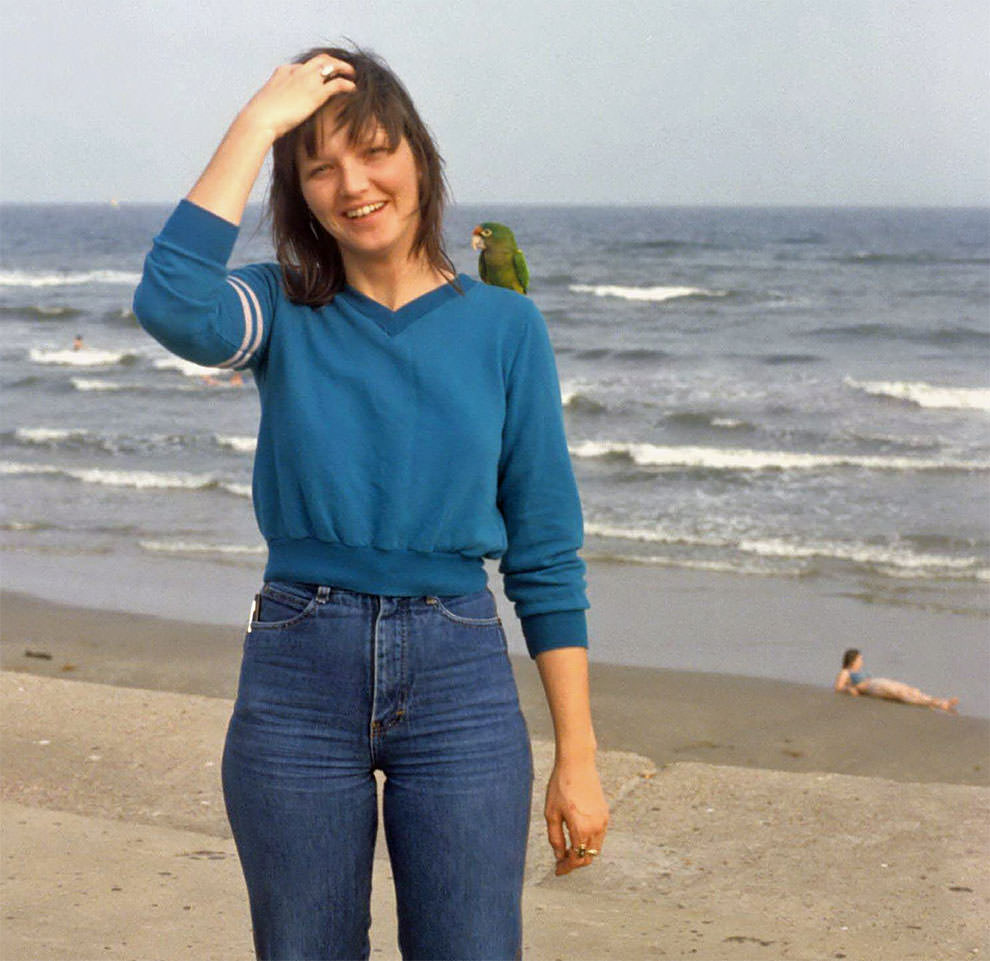 50+ Nostalgic Photos Of Teenage Girls Enjoying At Texas Beaches During The 1980s