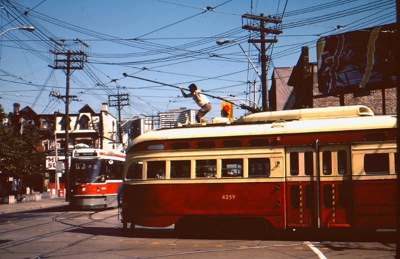 50+ Fascinating Color Photos Show Transportation Of Toronto In The 1980s