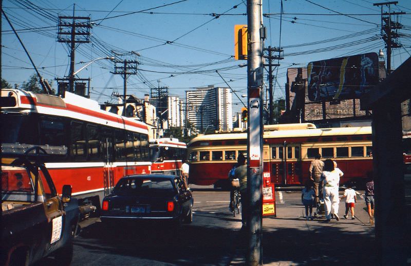 50+ Fascinating Color Photos Show Transportation Of Toronto In The 1980s