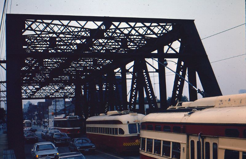 50+ Fascinating Color Photos Show Transportation Of Toronto In The 1980s