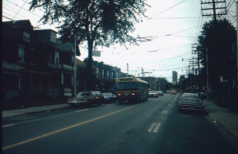 50+ Fascinating Color Photos Show Transportation Of Toronto In The 1980s