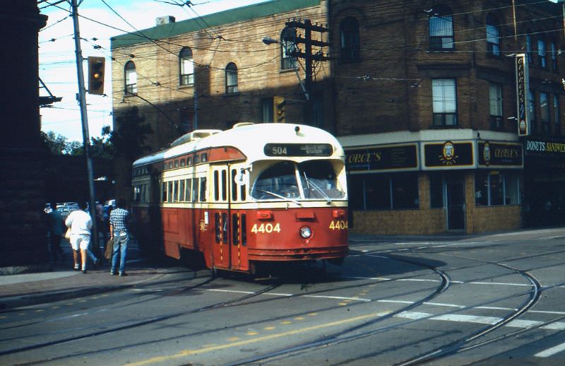 50+ Fascinating Color Photos Show Transportation Of Toronto In The 1980s