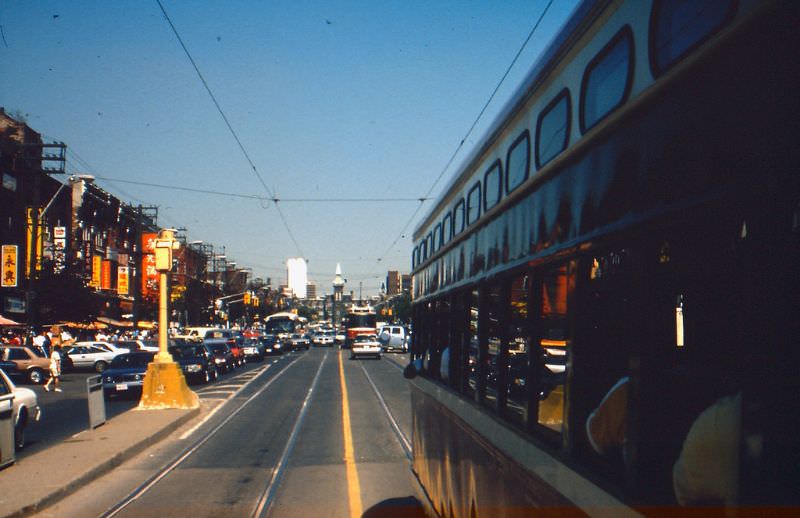 50+ Fascinating Color Photos Show Transportation Of Toronto In The 1980s