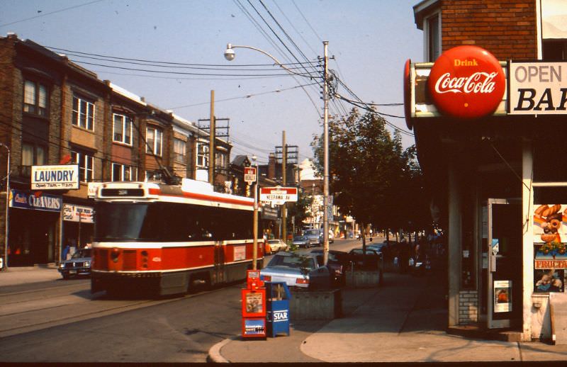 50+ Fascinating Color Photos Show Transportation Of Toronto In The 1980s