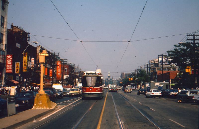 50+ Fascinating Color Photos Show Transportation Of Toronto In The 1980s