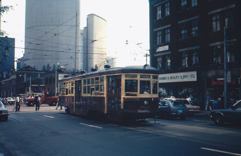 50+ Fascinating Color Photos Show Transportation Of Toronto In The 1980s