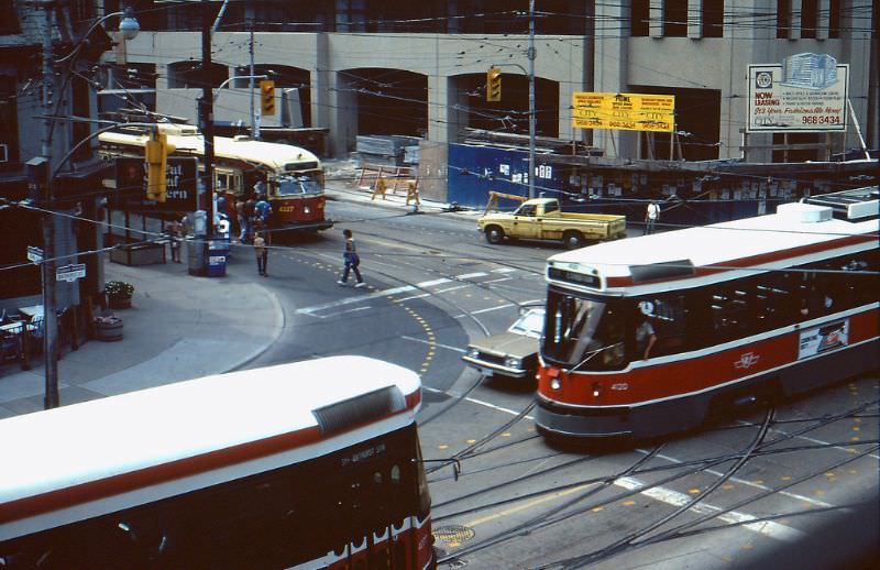 50+ Fascinating Color Photos Show Transportation Of Toronto In The 1980s