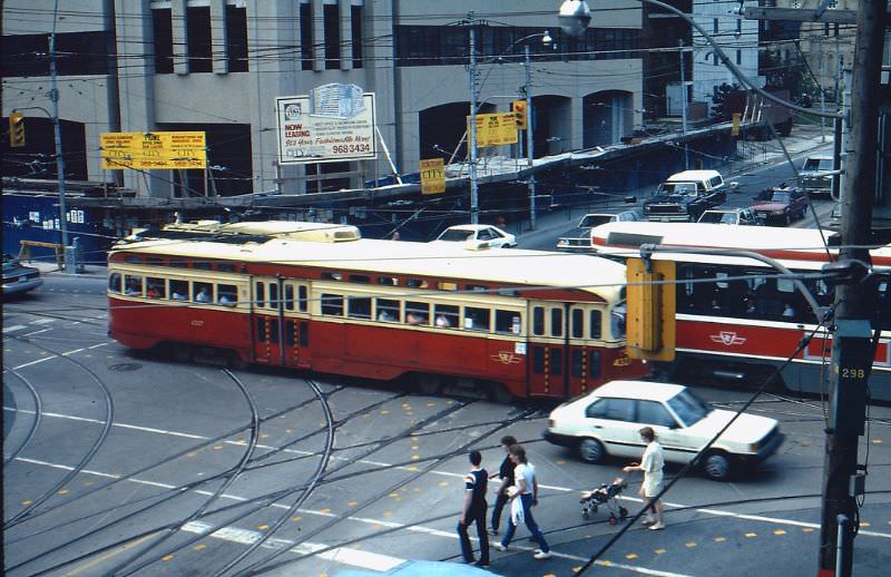 50+ Fascinating Color Photos Show Transportation Of Toronto In The 1980s