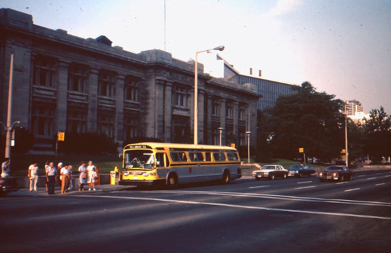 50+ Fascinating Color Photos Show Transportation Of Toronto In The 1980s