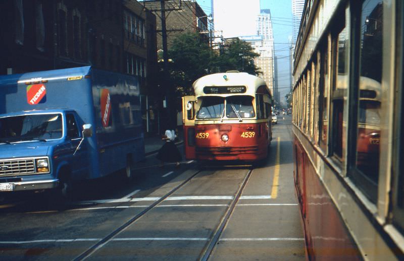 50+ Fascinating Color Photos Show Transportation Of Toronto In The 1980s