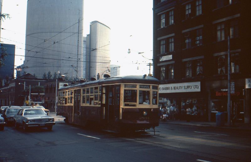 50+ Fascinating Color Photos Show Transportation Of Toronto In The 1980s