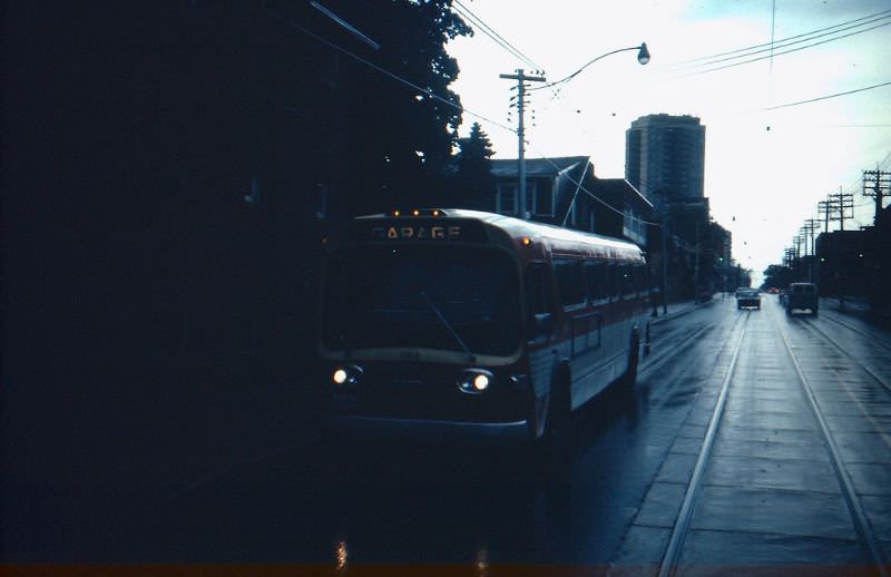 50+ Fascinating Color Photos Show Transportation Of Toronto In The 1980s