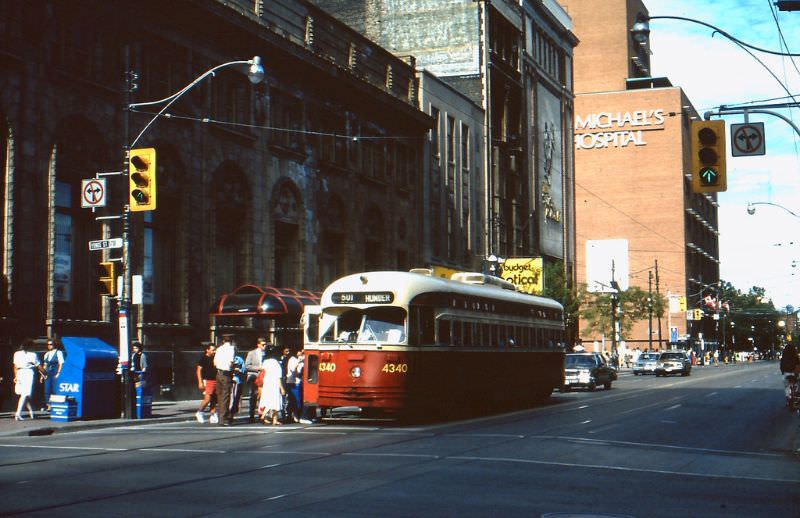 50+ Fascinating Color Photos Show Transportation Of Toronto In The 1980s