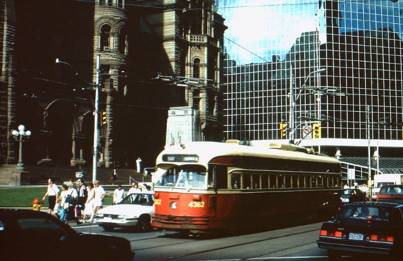 50+ Fascinating Color Photos Show Transportation Of Toronto In The 1980s