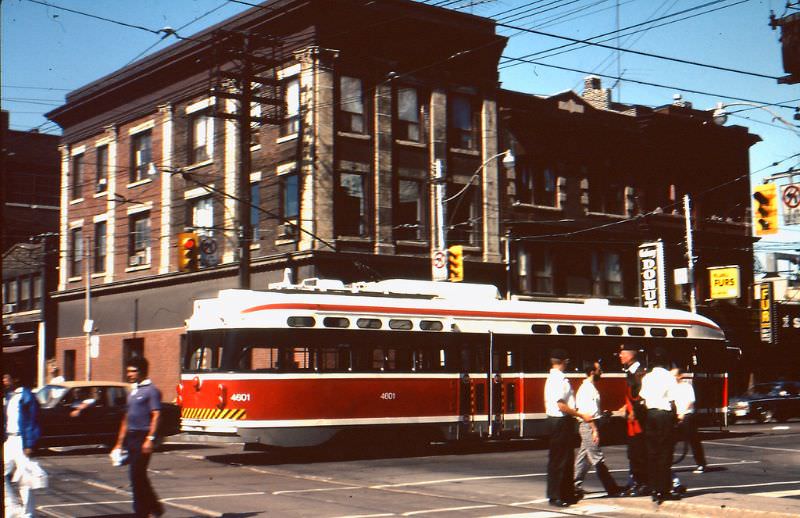 50+ Fascinating Color Photos Show Transportation Of Toronto In The 1980s