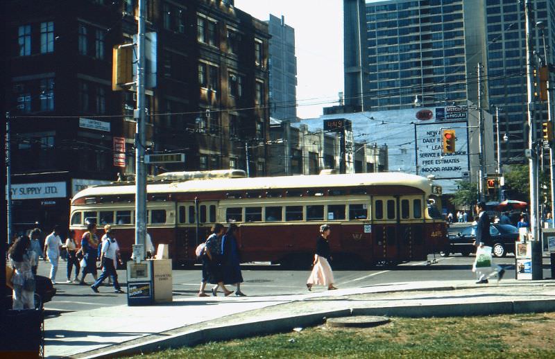 50+ Fascinating Color Photos Show Transportation Of Toronto In The 1980s