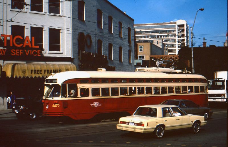 50+ Fascinating Color Photos Show Transportation Of Toronto In The 1980s