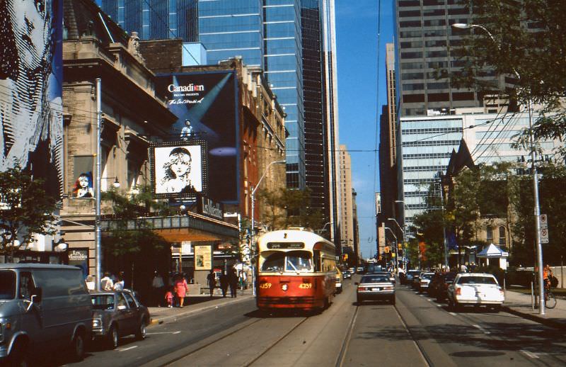 50+ Fascinating Color Photos Show Transportation Of Toronto In The 1980s