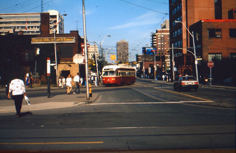 50+ Fascinating Color Photos Show Transportation Of Toronto In The 1980s