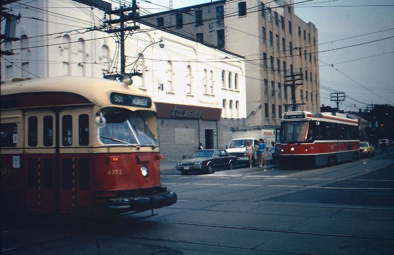 50+ Fascinating Color Photos Show Transportation Of Toronto In The 1980s