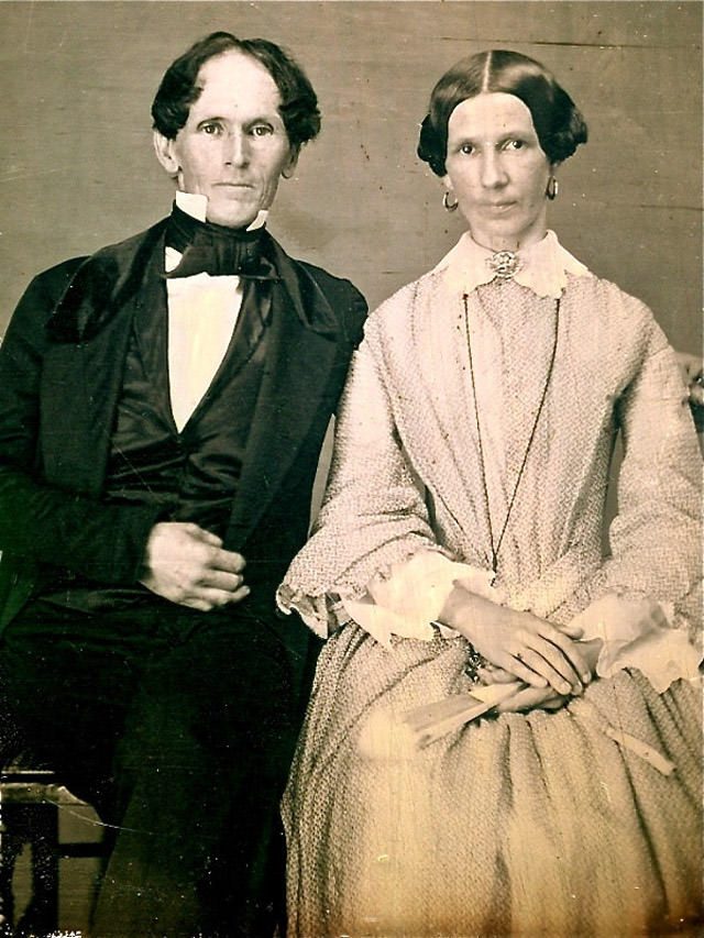 Victorian Couples: 50+ Gorgeous Portrait Photos Of ‘Husband and Wife’