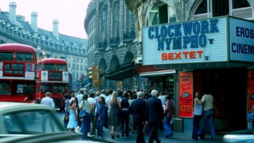 Street Life of London in the 1970s Through These Fabulous Color Photos