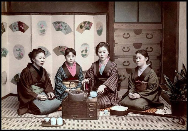 Women drinking tea