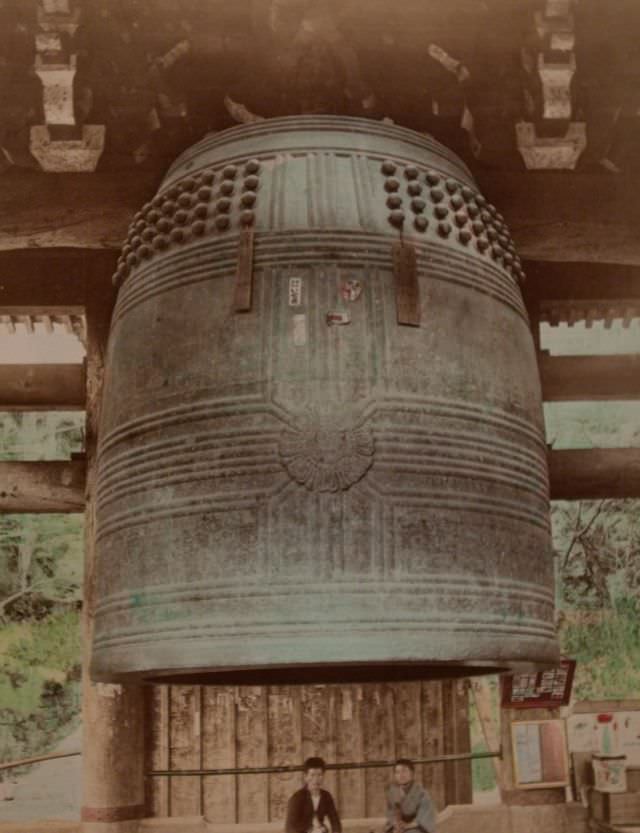Great bell at Chion-In Temple, Kyoto