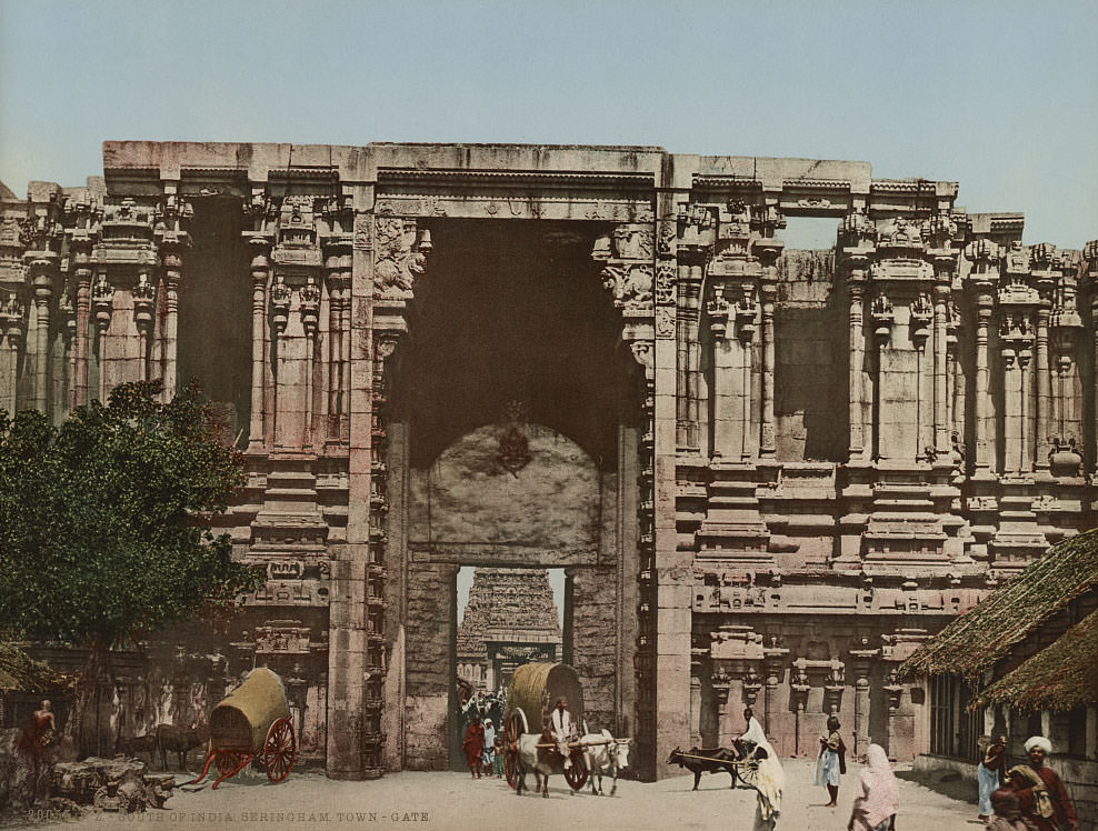 Seringhamp. Town -Gate, South of India