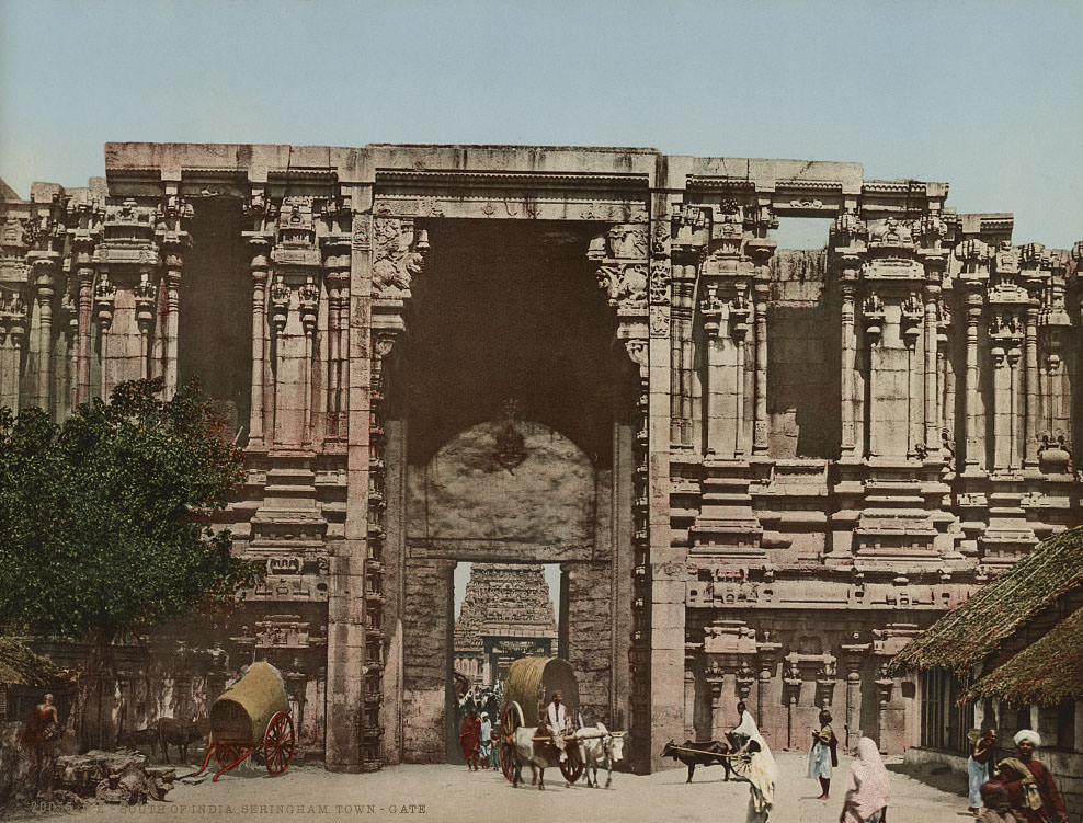 Seringhamp. Town -Gate, South of India