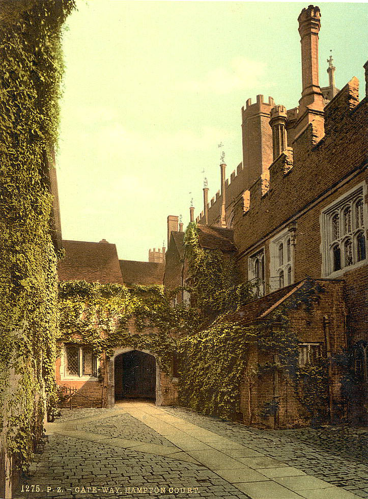 Hampton Court Palace Gateway