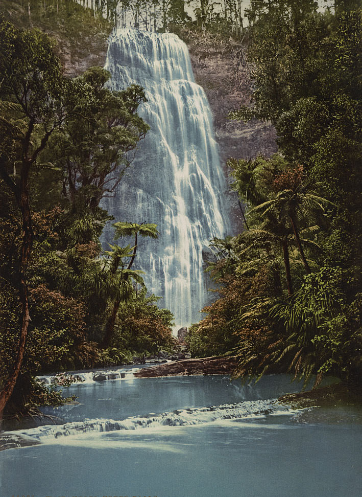 Waitakerei Upper Falls