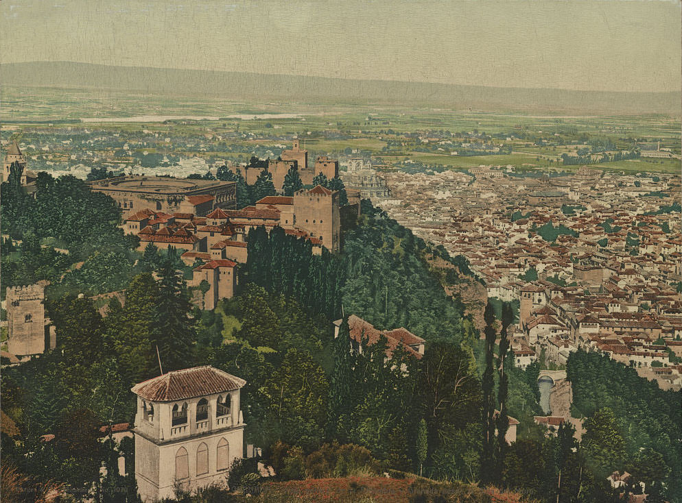 Vista general de la Alhambra y Grandada desde la Silla del Moro, Granada