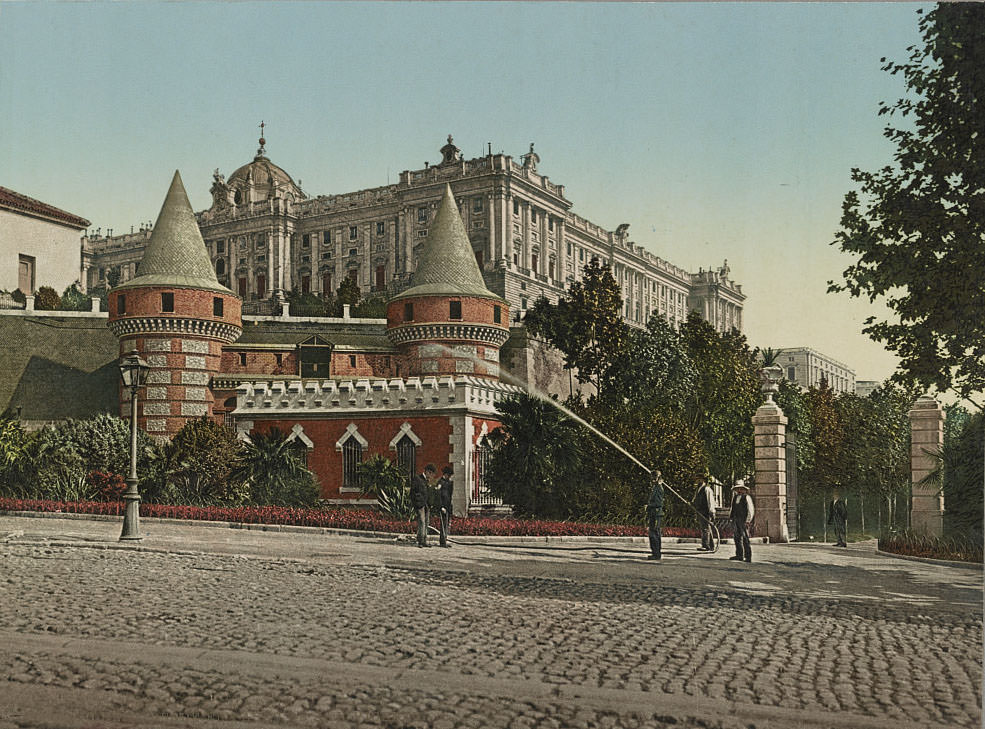 Palacio Real desde el Paseo de San Vincente, Madrid