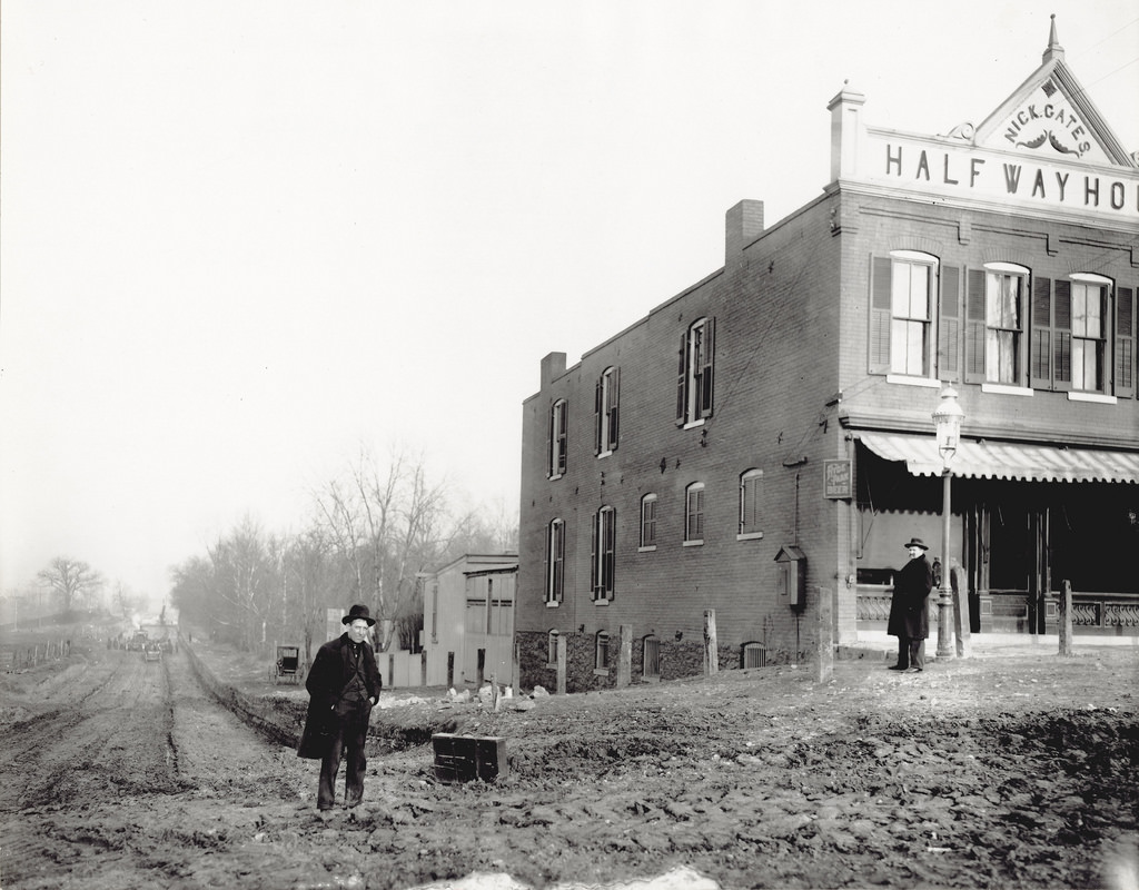 Construction of North Taylor Avenue at the intersection of Florissant Avenue, 1906