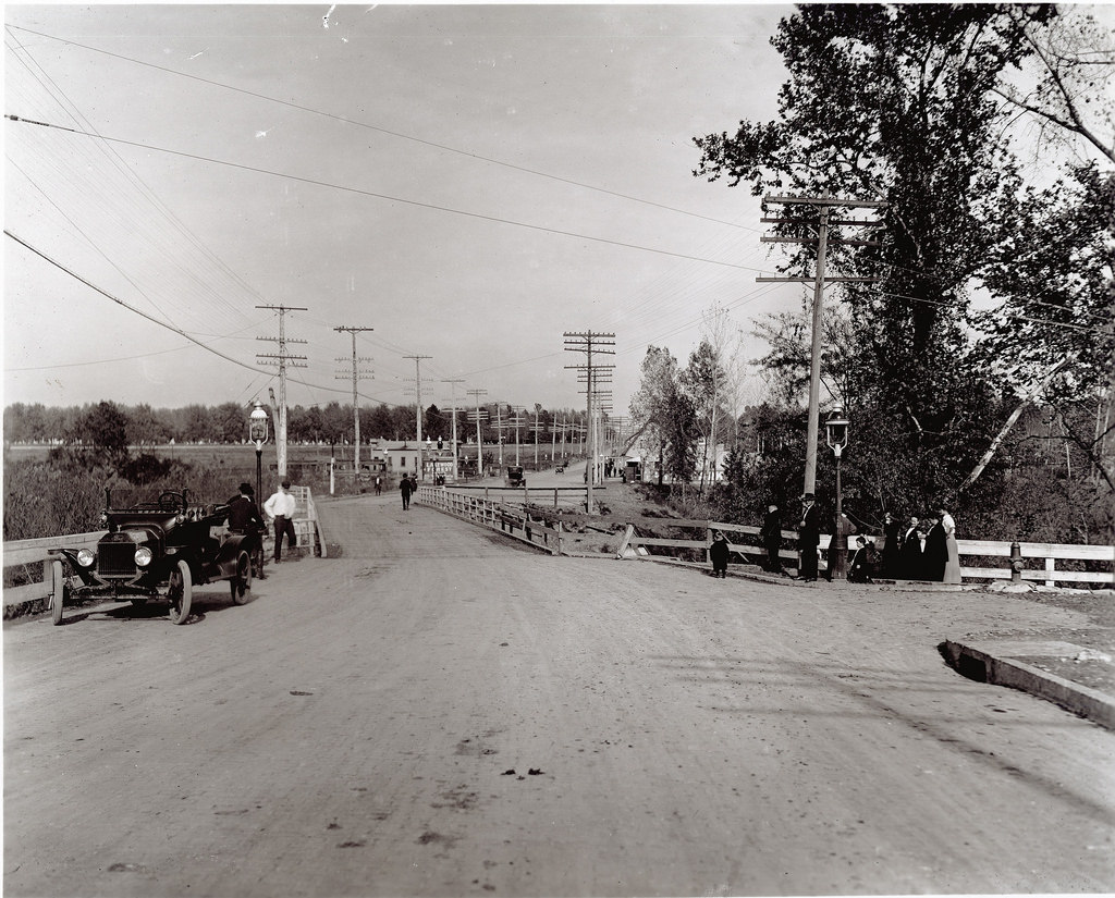 Gravois Road looking east at River des Peres, 1914