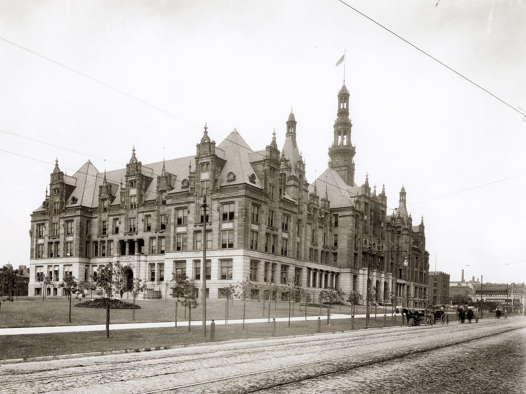 Spruce Street looking toward Second Street, ca. 1900s