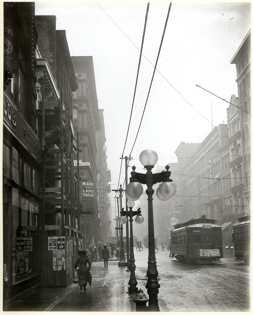 Washington Avenue west from Seventh Street, ca. 1900