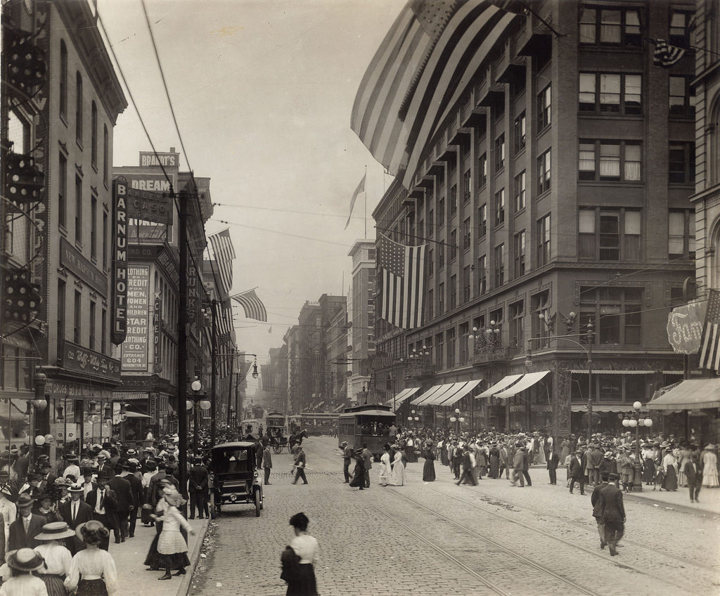 Washington Street east from Tenth Street, 1905