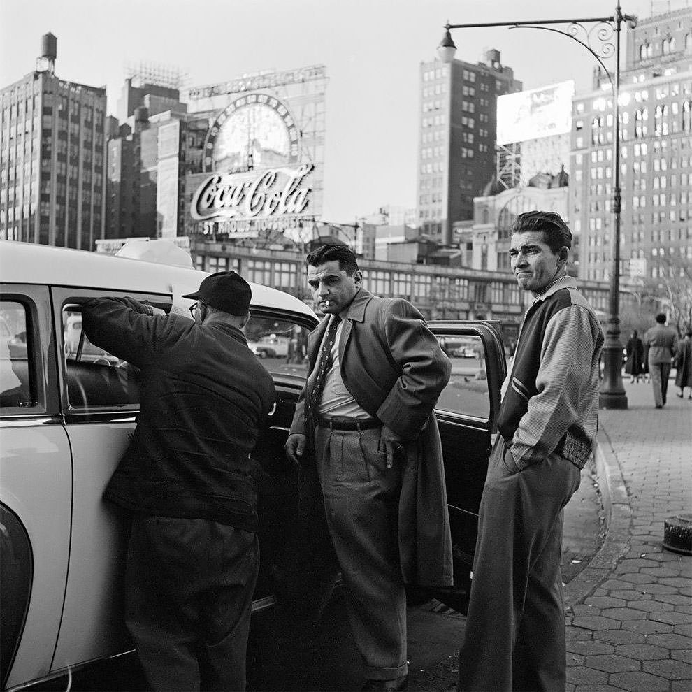 1950s New York: 50+ Spectacular Photographs Capture New City In Motion By Vivian Maier