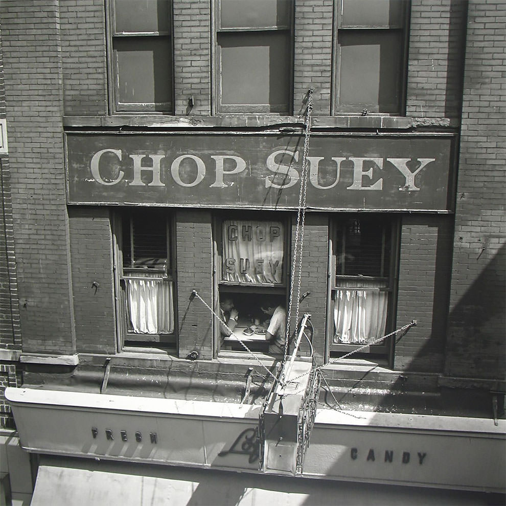 1950s New York: 50+ Spectacular Photographs Capture New City In Motion By Vivian Maier