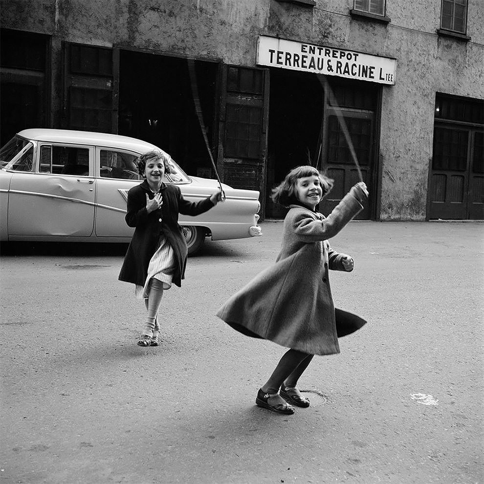 1950s New York: 50+ Spectacular Photographs Capture New City In Motion By Vivian Maier