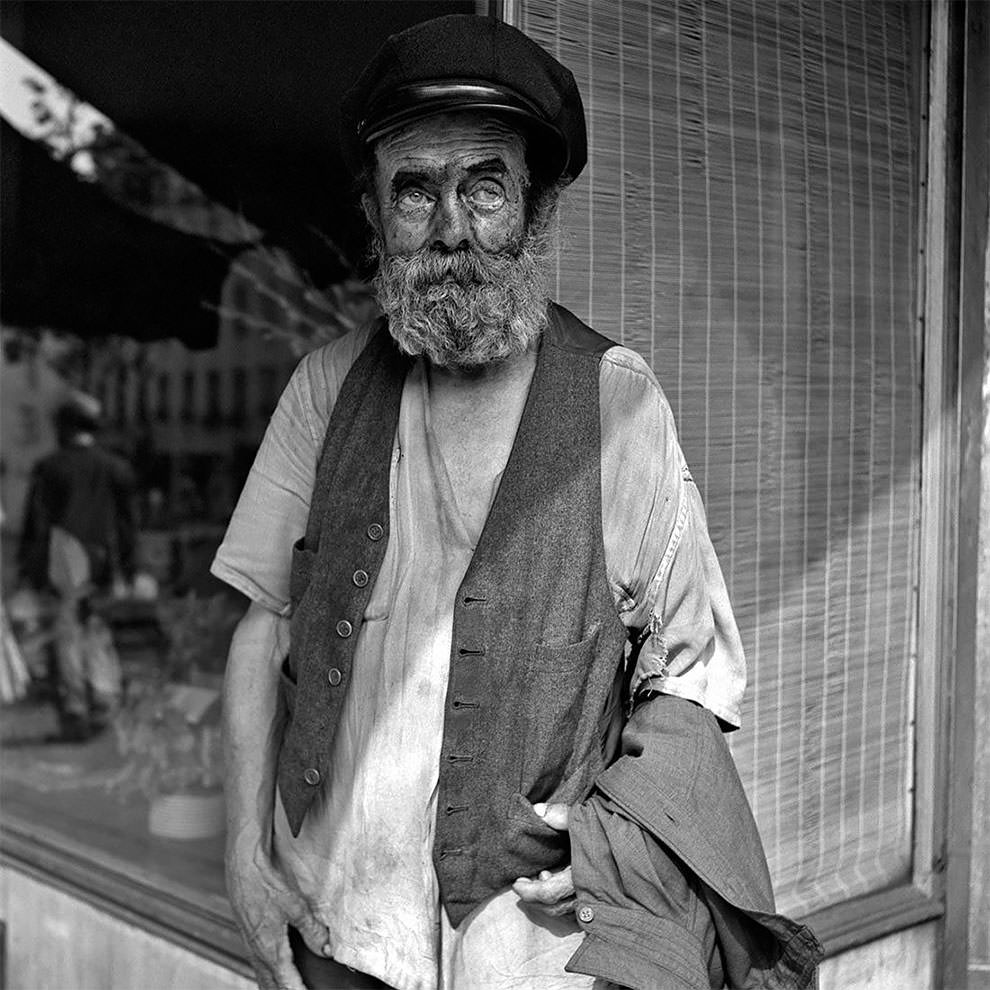 1950s New York: 50+ Spectacular Photographs Capture New City In Motion By Vivian Maier